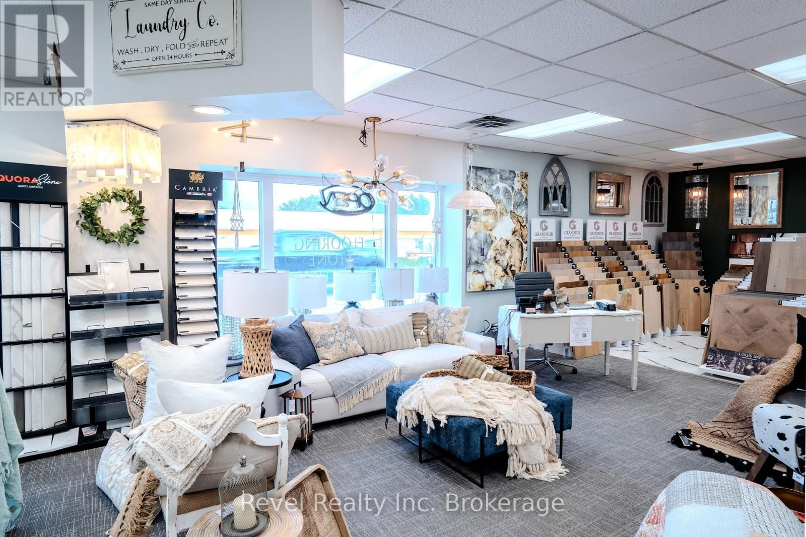 1370 REGINA STREET Image 12