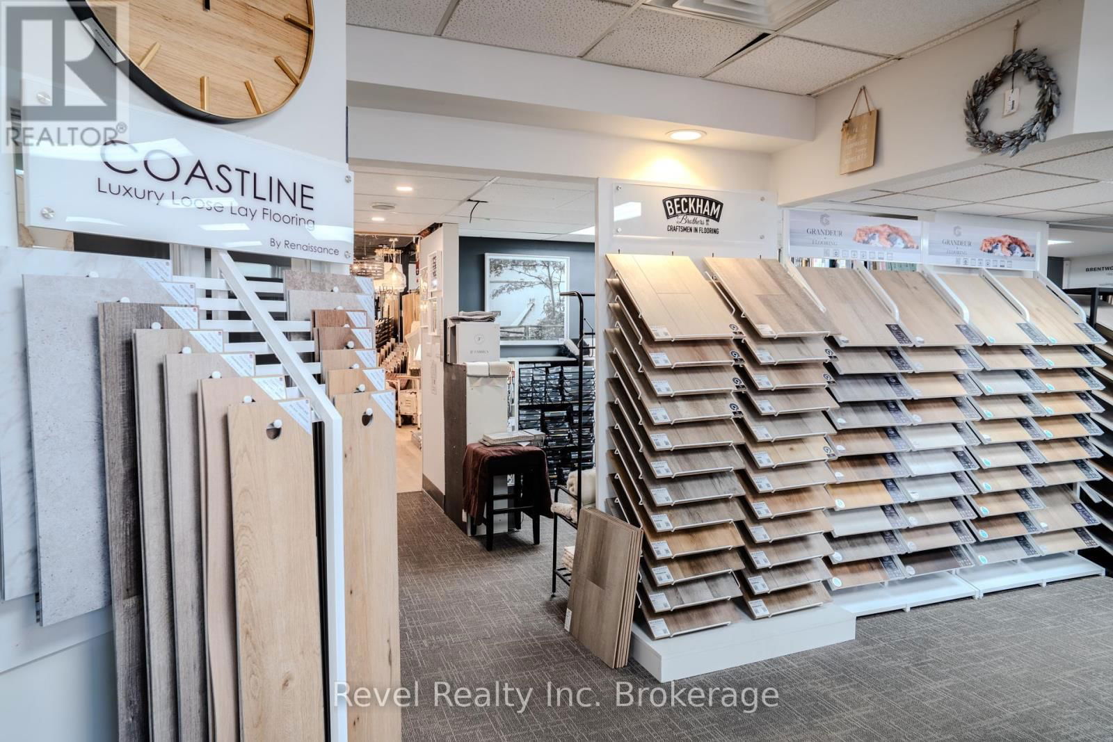 1370 REGINA STREET Image 16