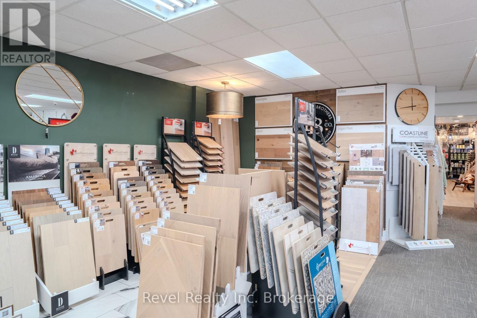 1370 REGINA STREET Image 17