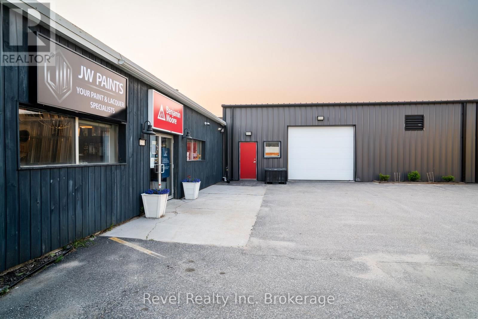 1370 REGINA STREET Image 2