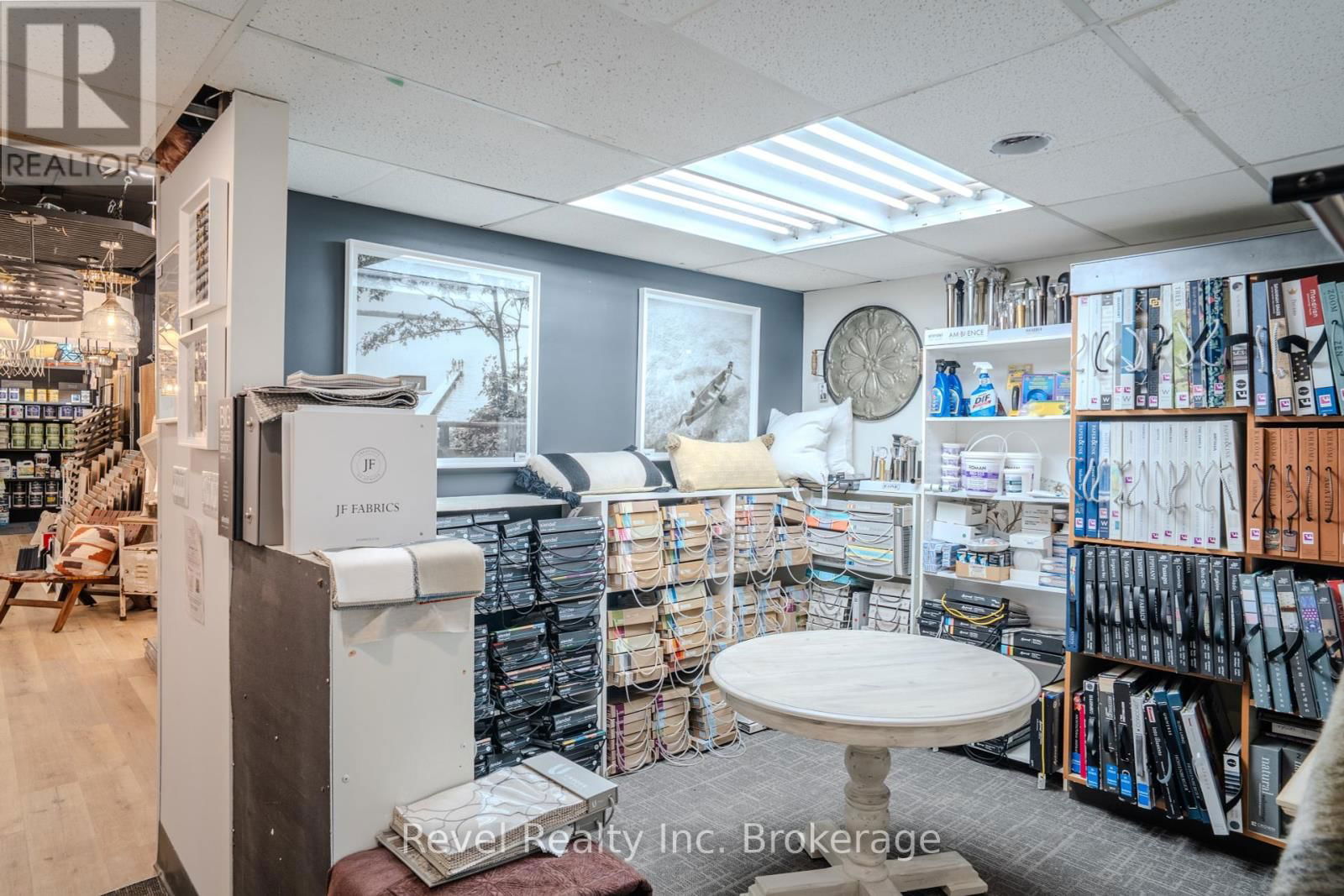 1370 REGINA STREET Image 21