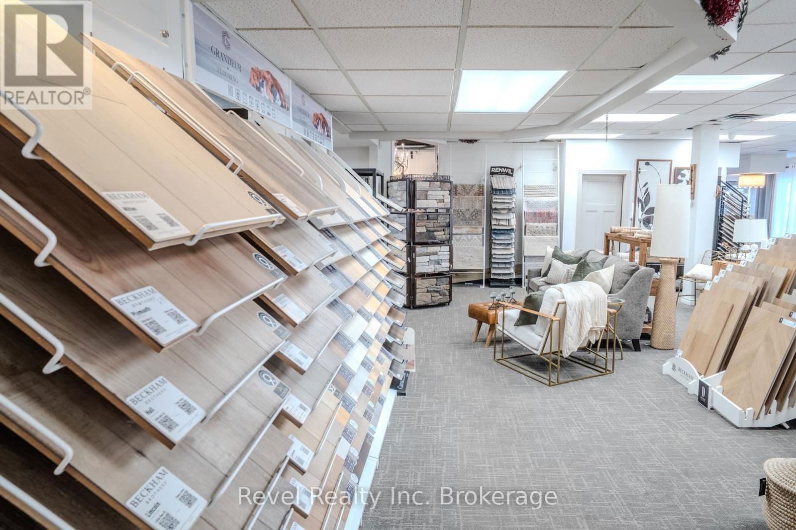1370 REGINA STREET Image 22