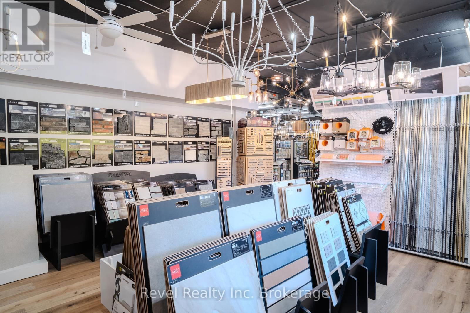 1370 REGINA STREET Image 26