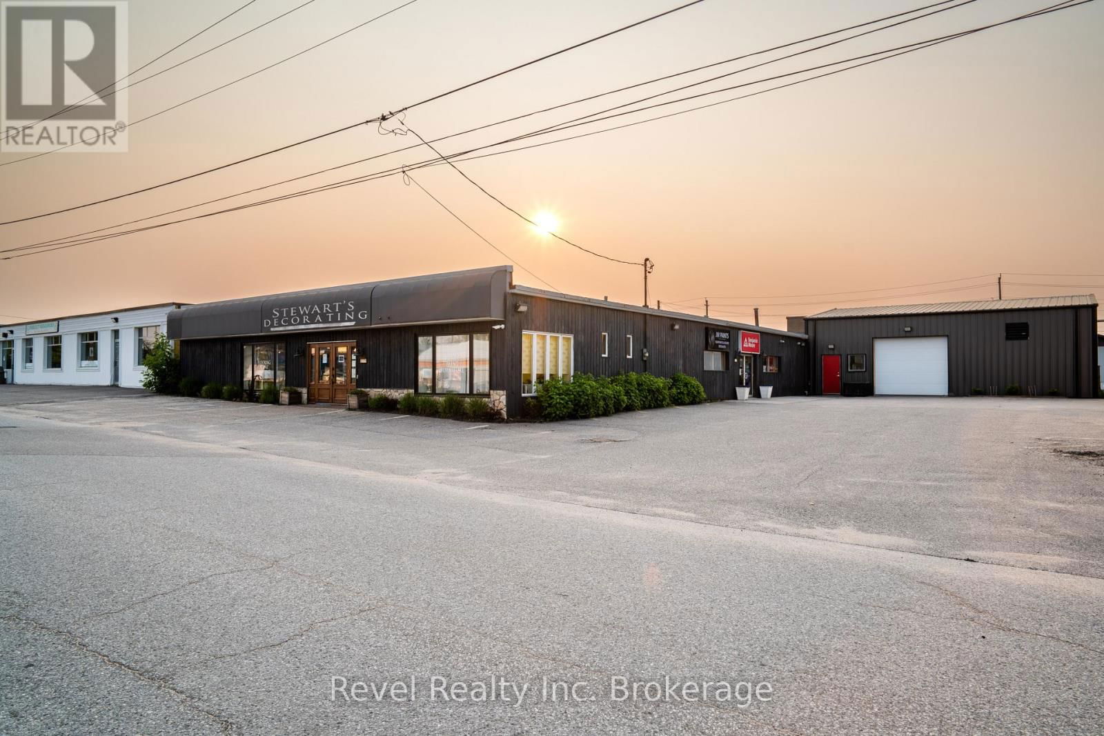 1370 REGINA STREET Image 3