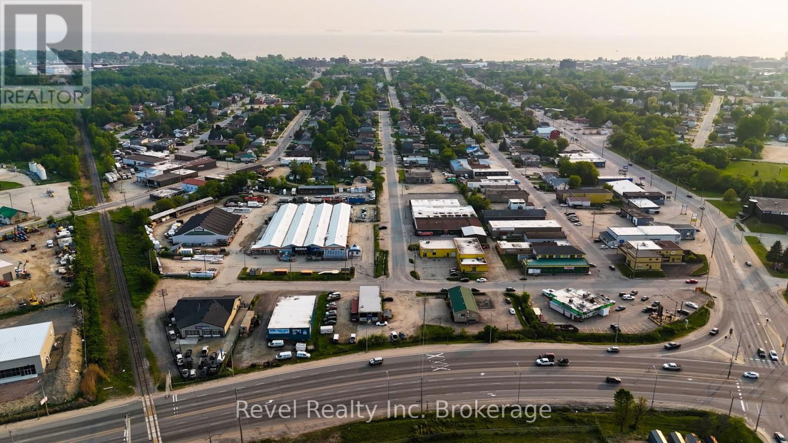 1370 REGINA STREET Image 4