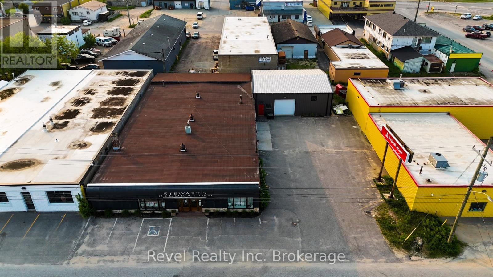 1370 REGINA STREET Image 45