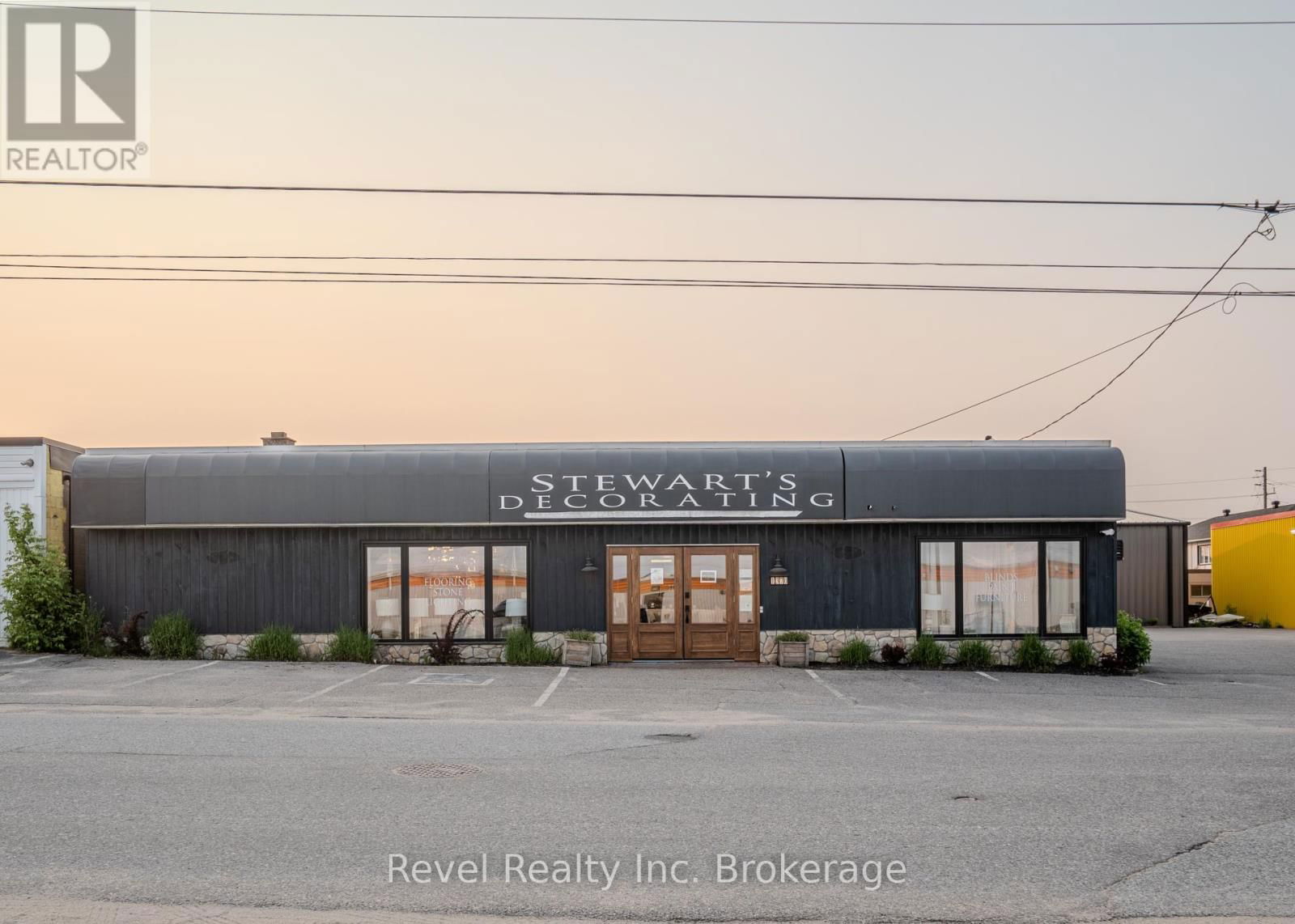 1370 REGINA STREET Image 47