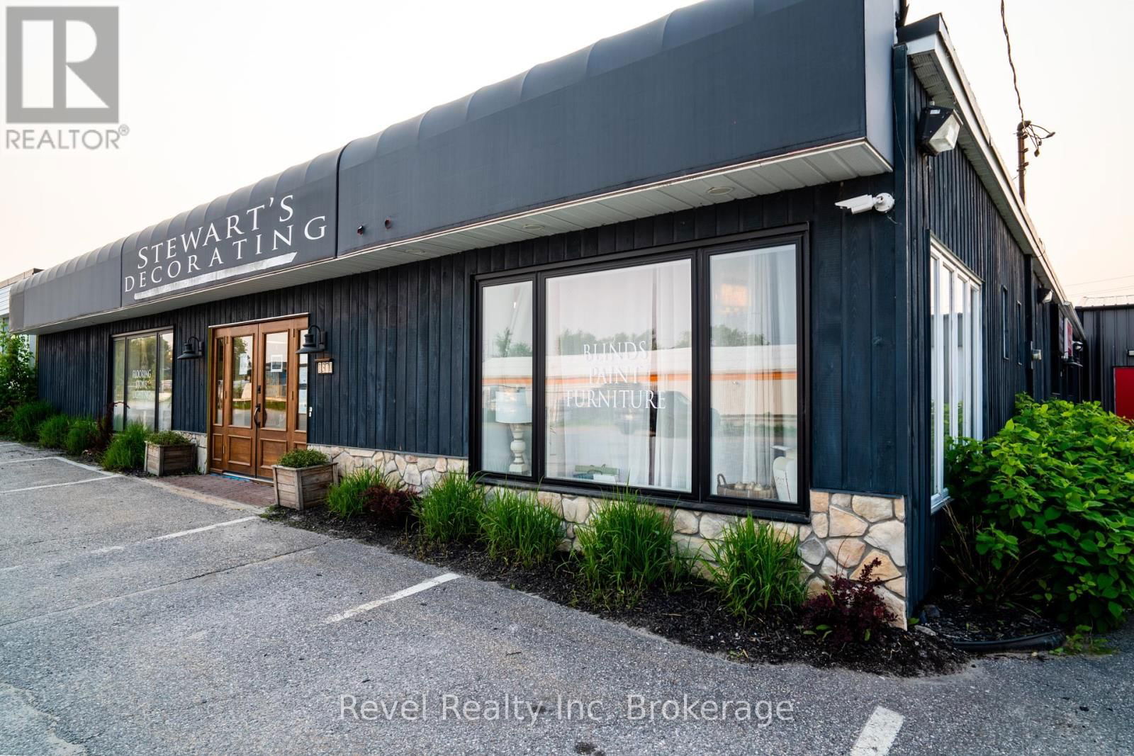 1370 REGINA STREET Image 6