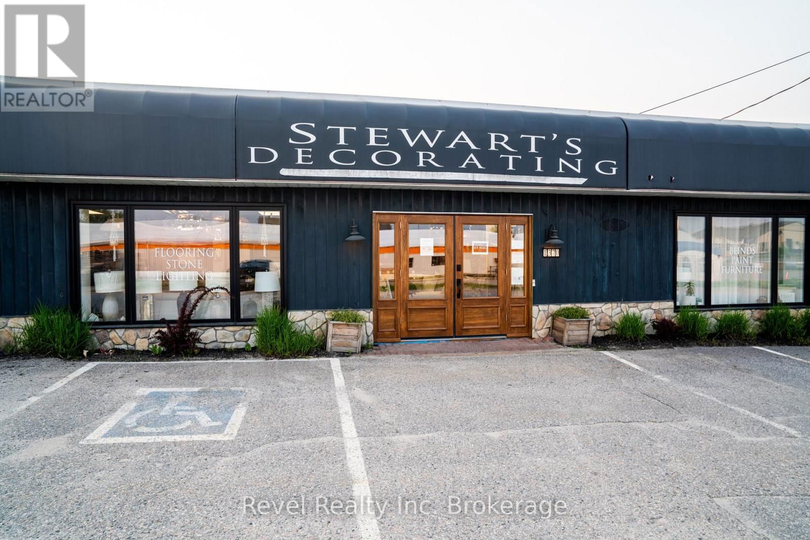 1370 REGINA STREET Image 1