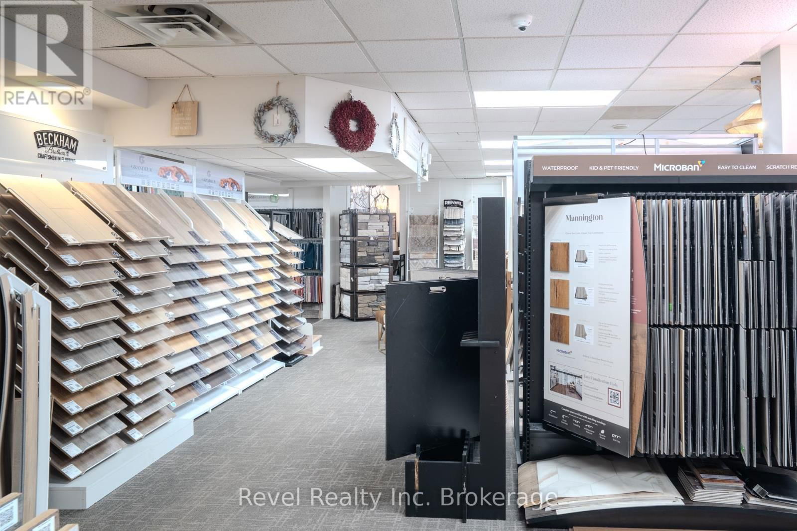 1370 REGINA STREET Image 22