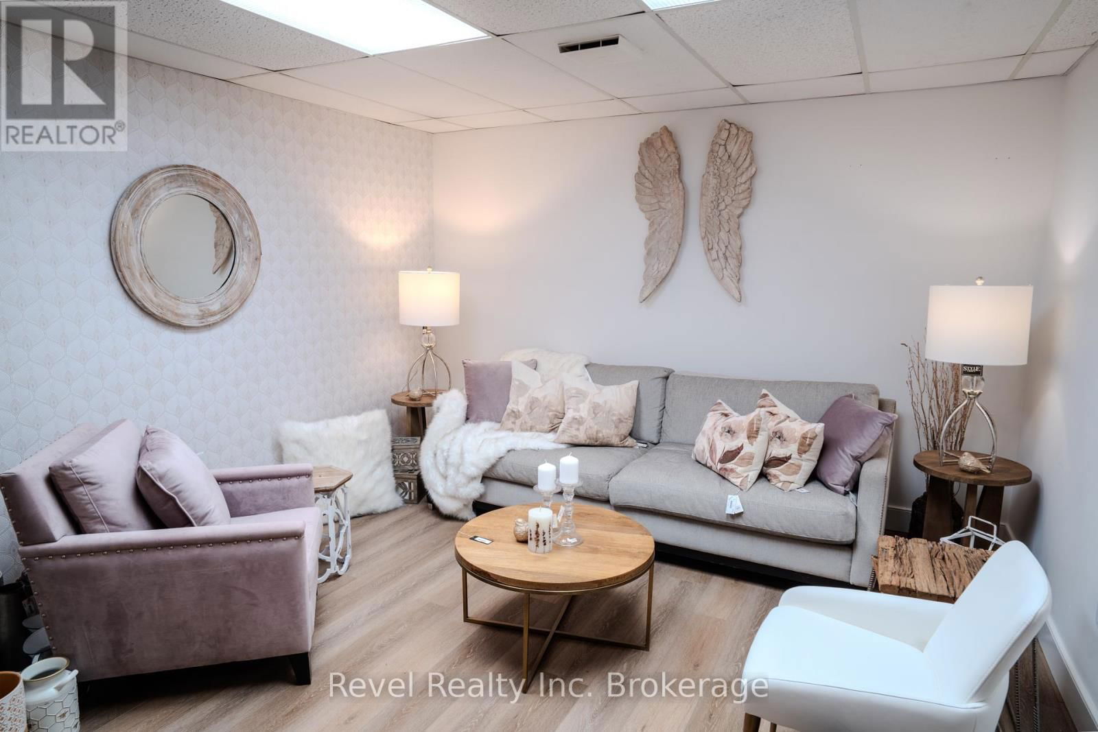1370 REGINA STREET Image 23