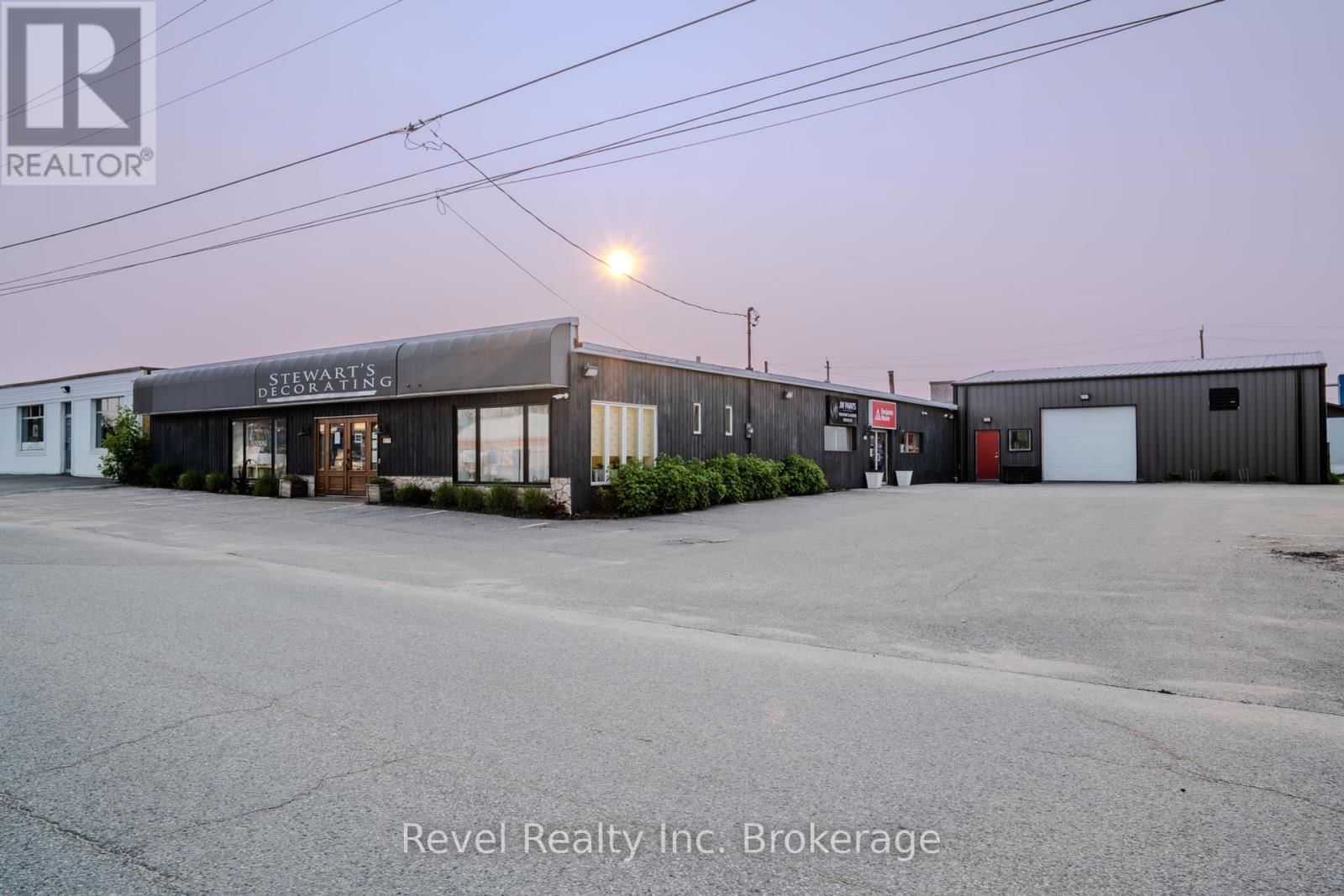 1370 REGINA STREET Image 7