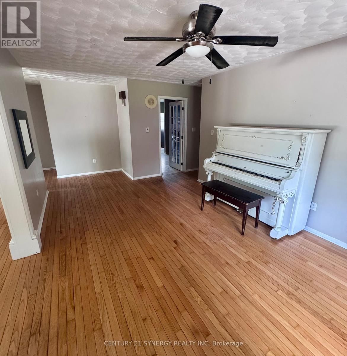 6 STRATHCONA STREET Image 18