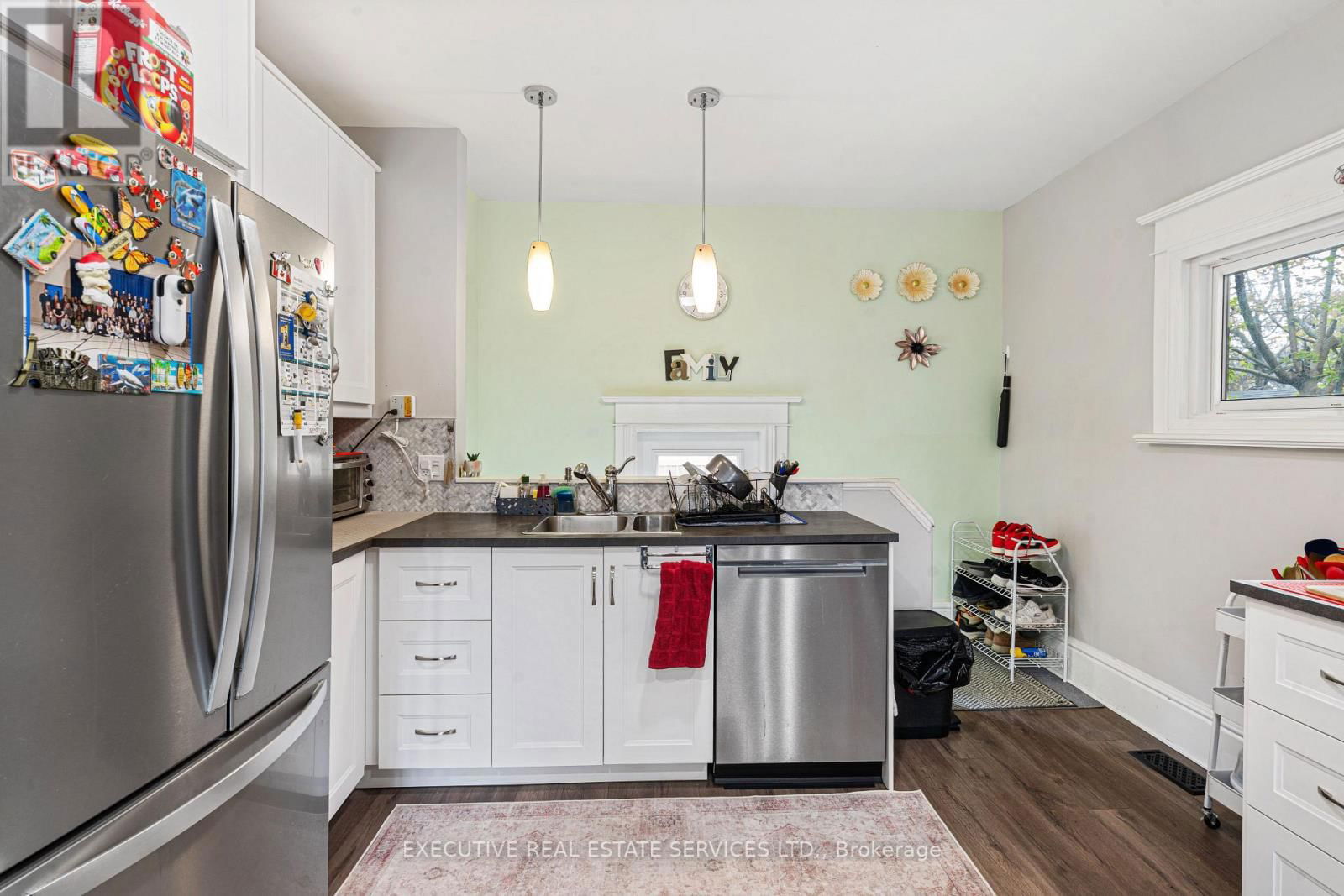 594 HIGHBURY AVENUE Image 10