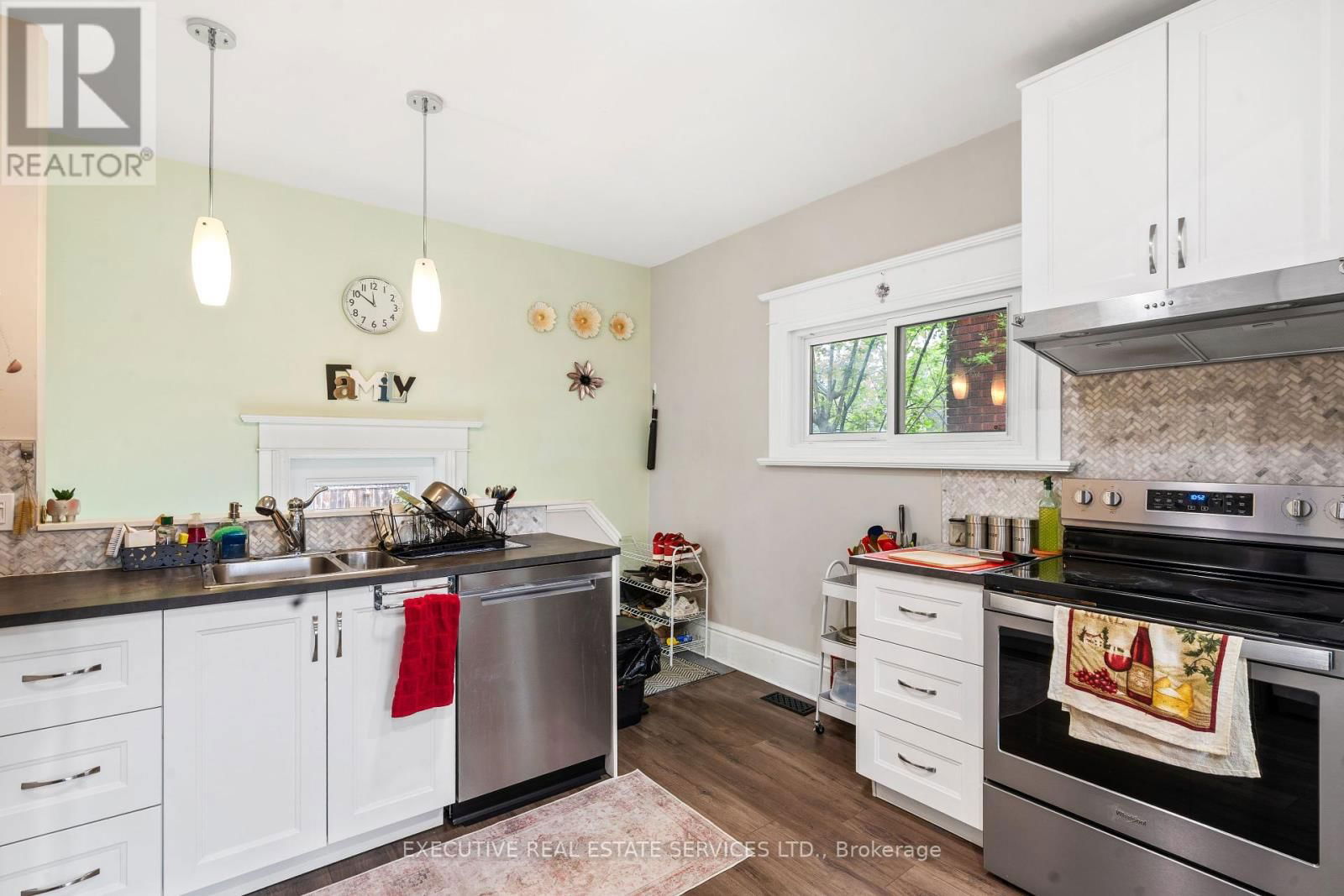 594 HIGHBURY AVENUE Image 11