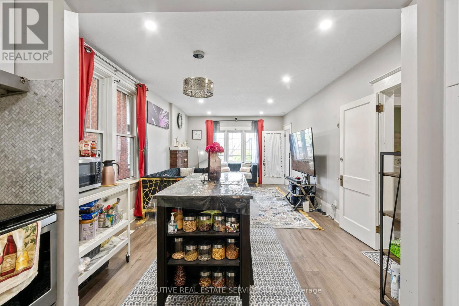 594 HIGHBURY AVENUE Image 13