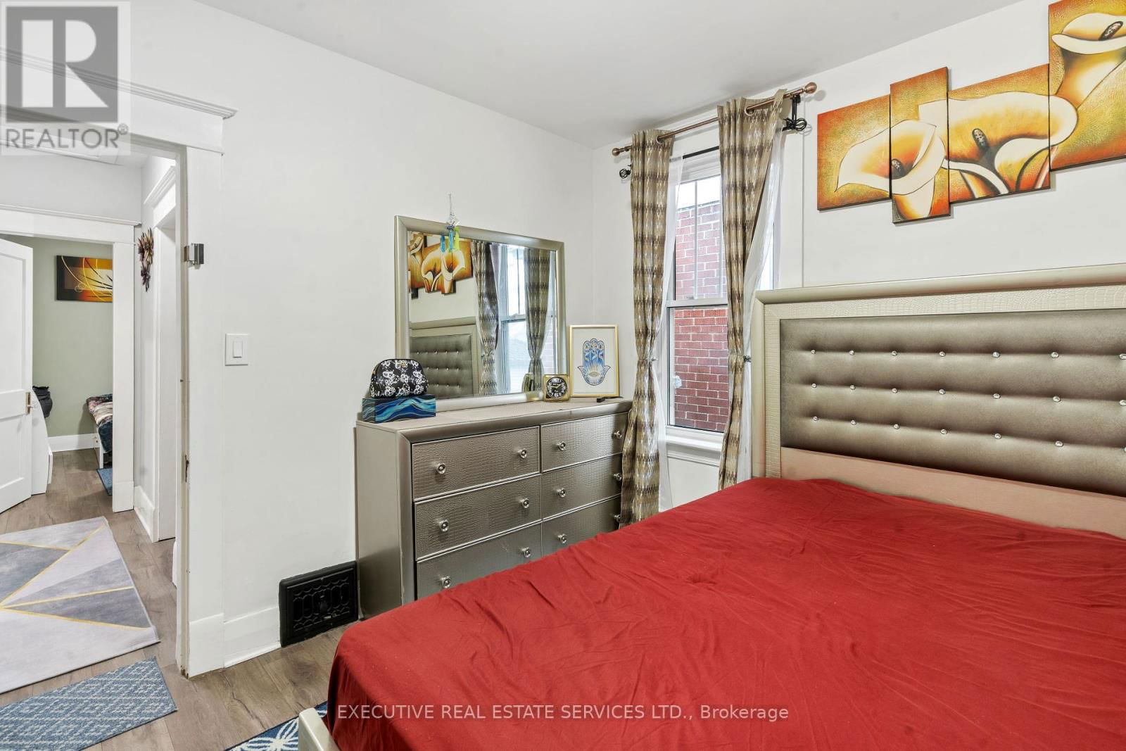 594 HIGHBURY AVENUE Image 15