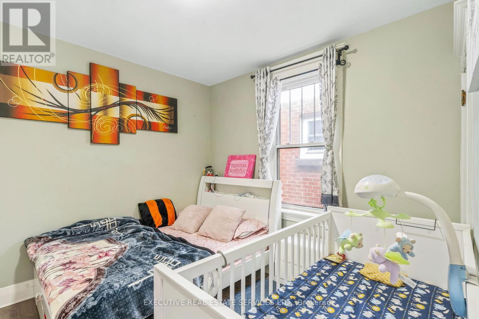 594 HIGHBURY AVENUE Image 16