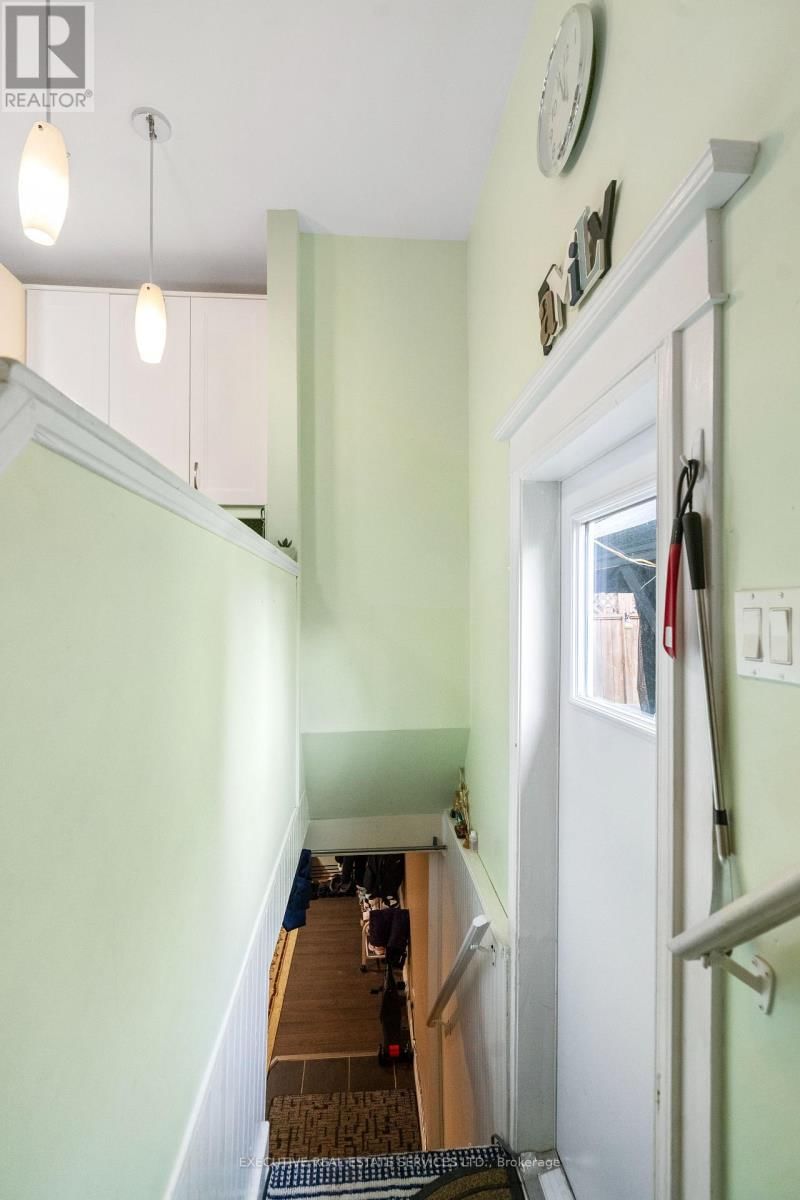594 HIGHBURY AVENUE Image 20