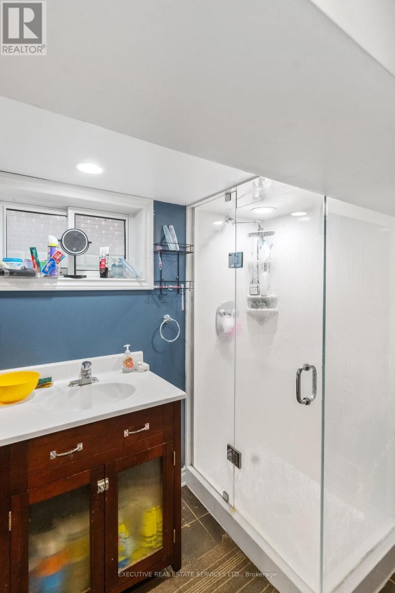 594 HIGHBURY AVENUE Image 26