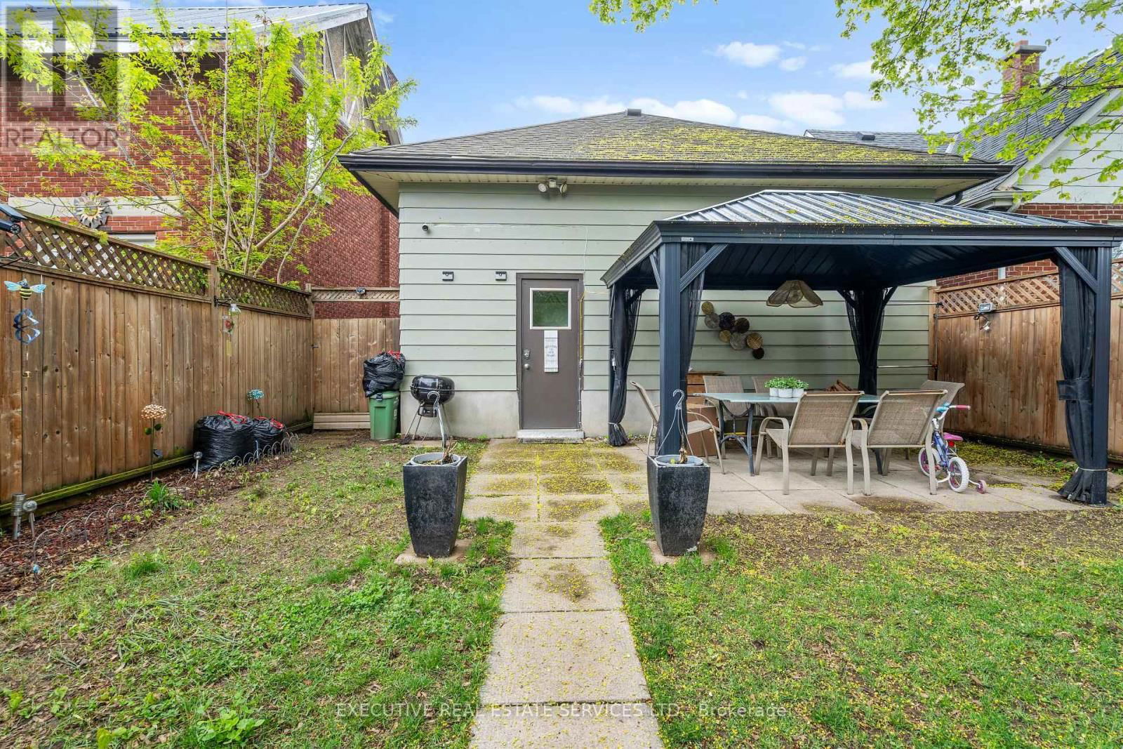 594 HIGHBURY AVENUE Image 27