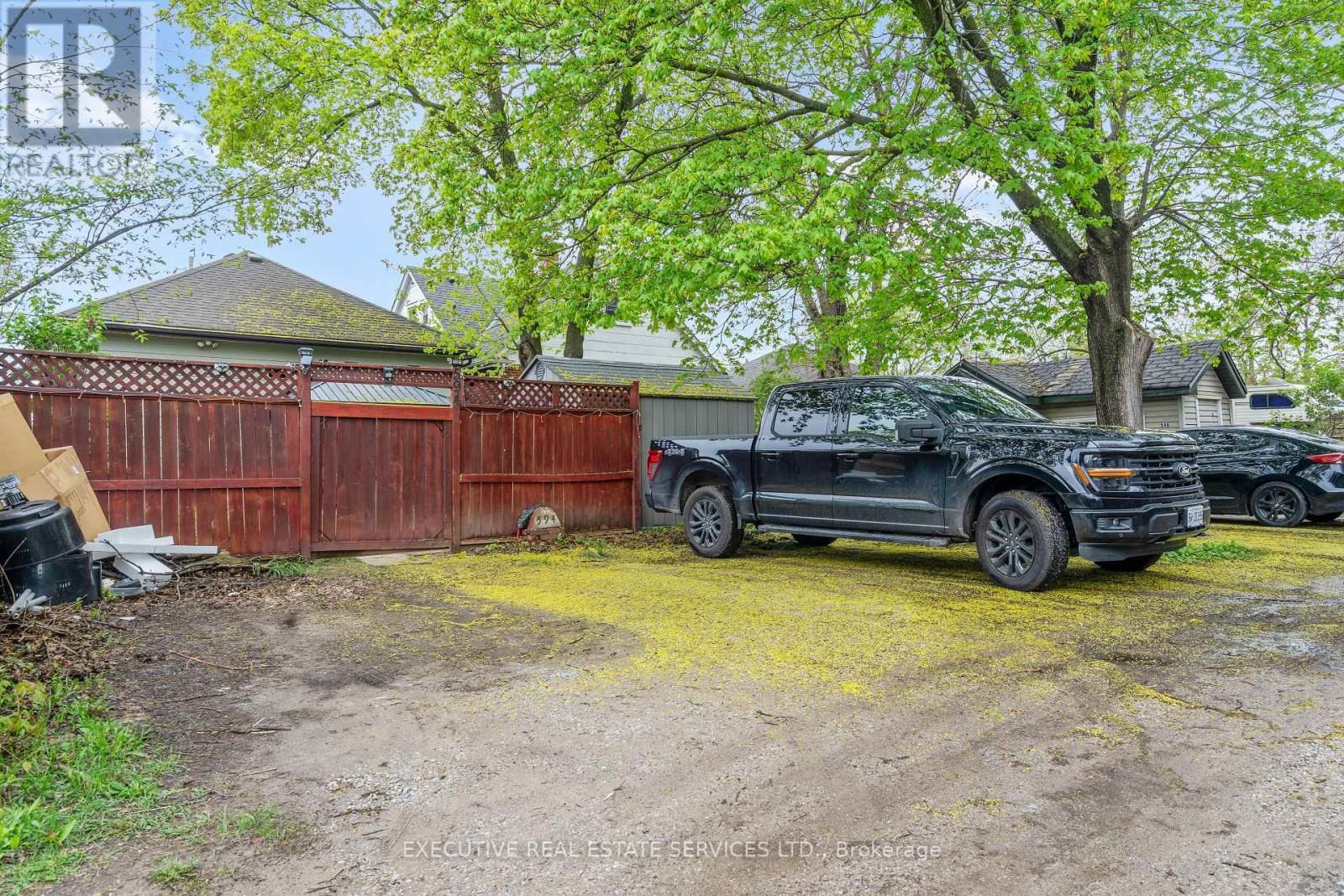594 HIGHBURY AVENUE Image 29