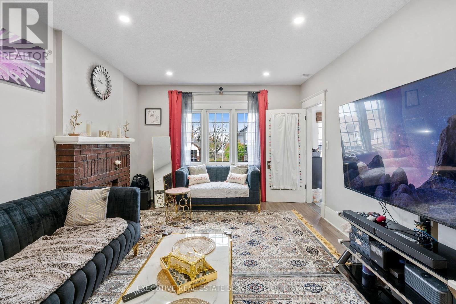 594 HIGHBURY AVENUE Image 4