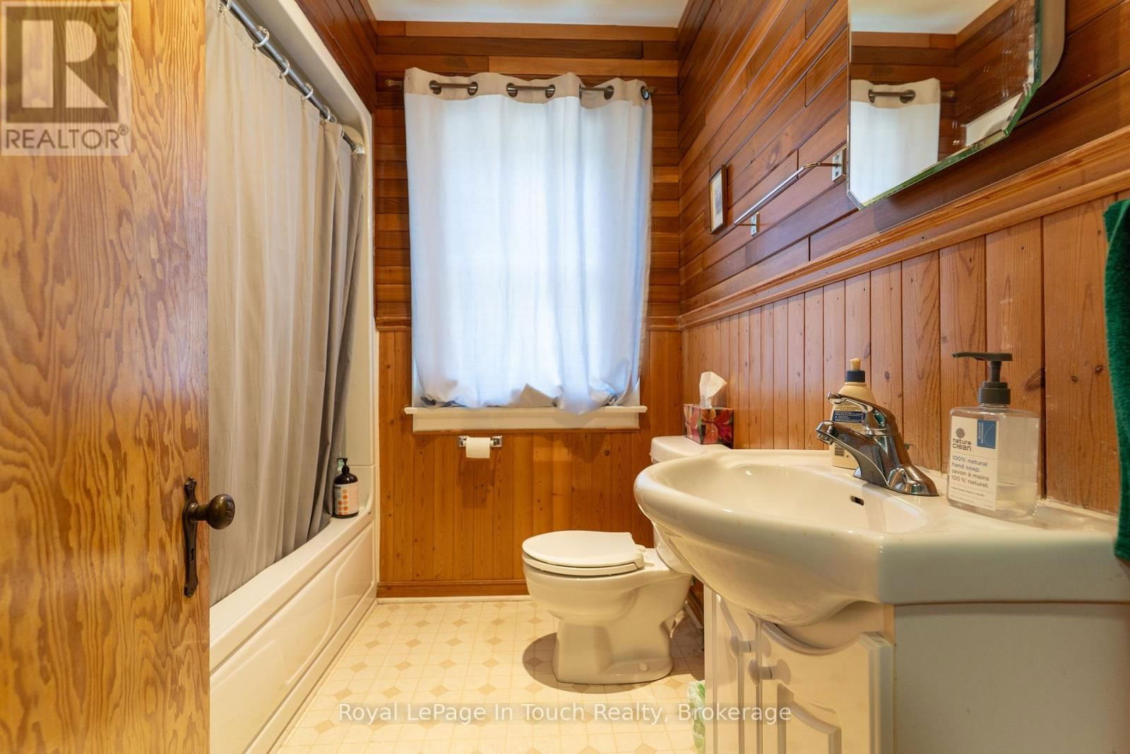 2596 HONEY HARBOUR ROAD Image 14