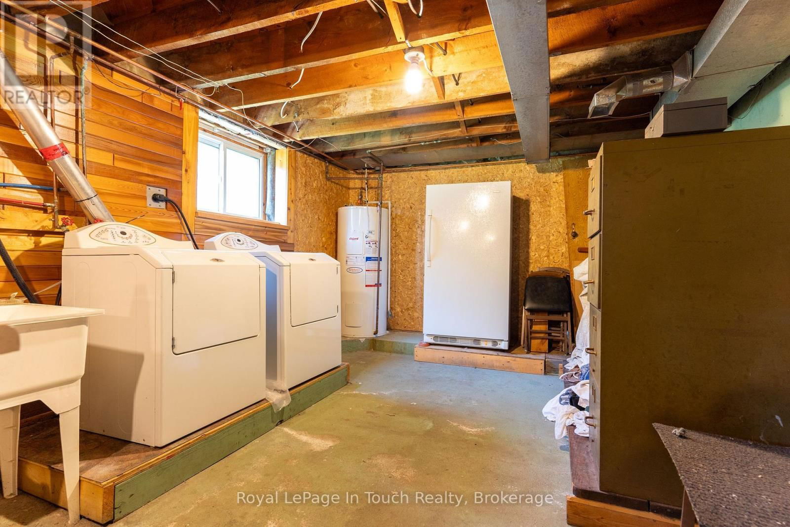 2596 HONEY HARBOUR ROAD Image 16