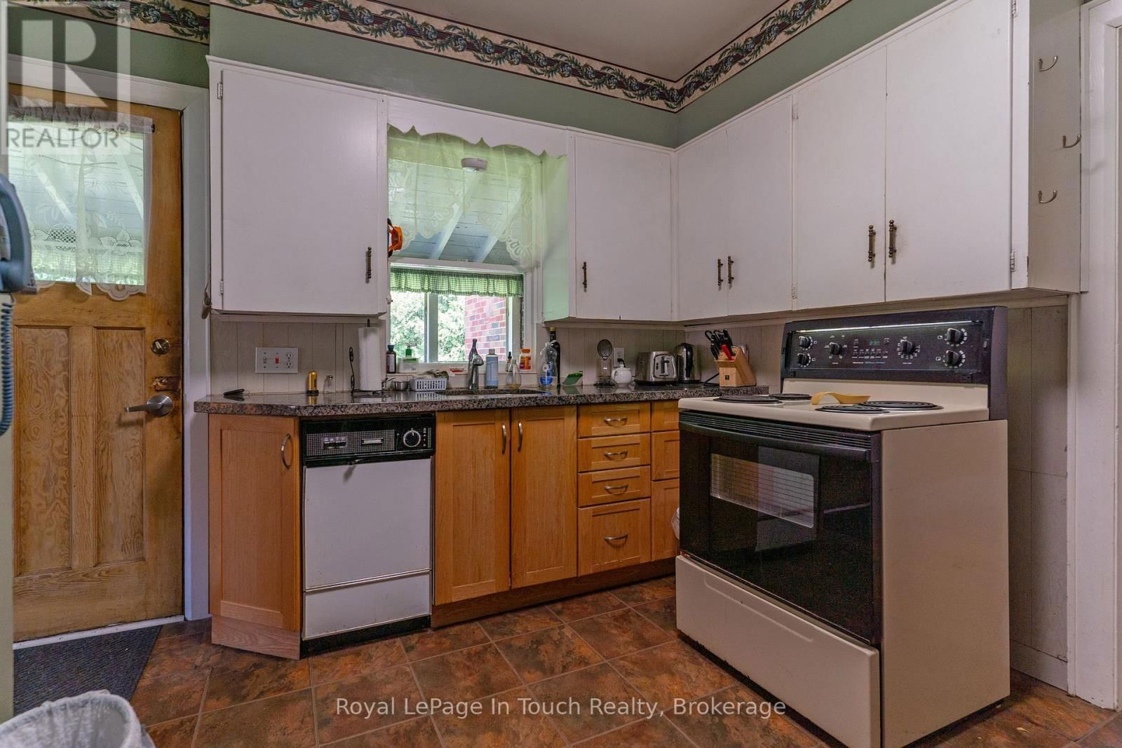 2596 HONEY HARBOUR ROAD Image 8
