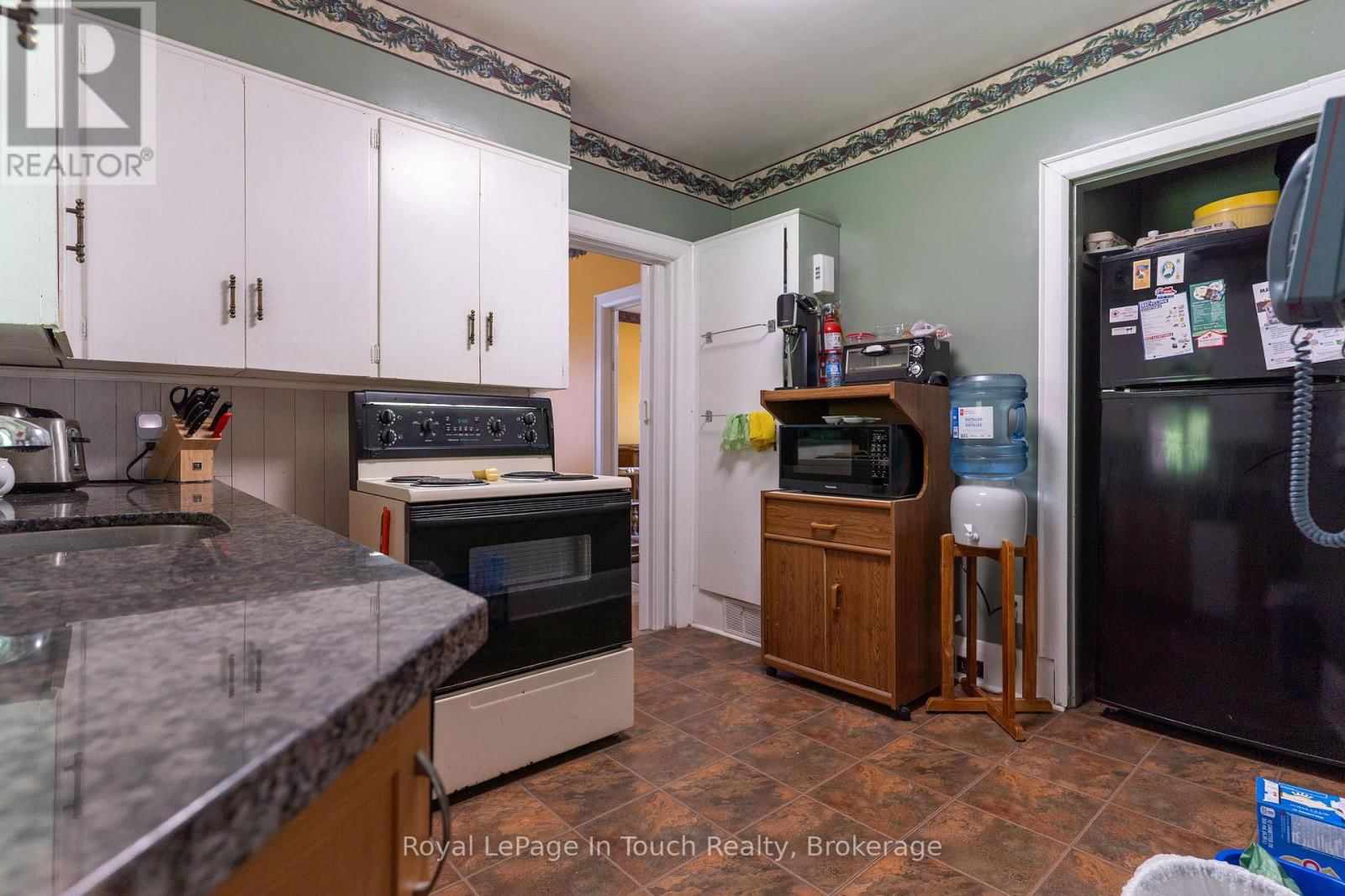 2596 HONEY HARBOUR ROAD Image 9