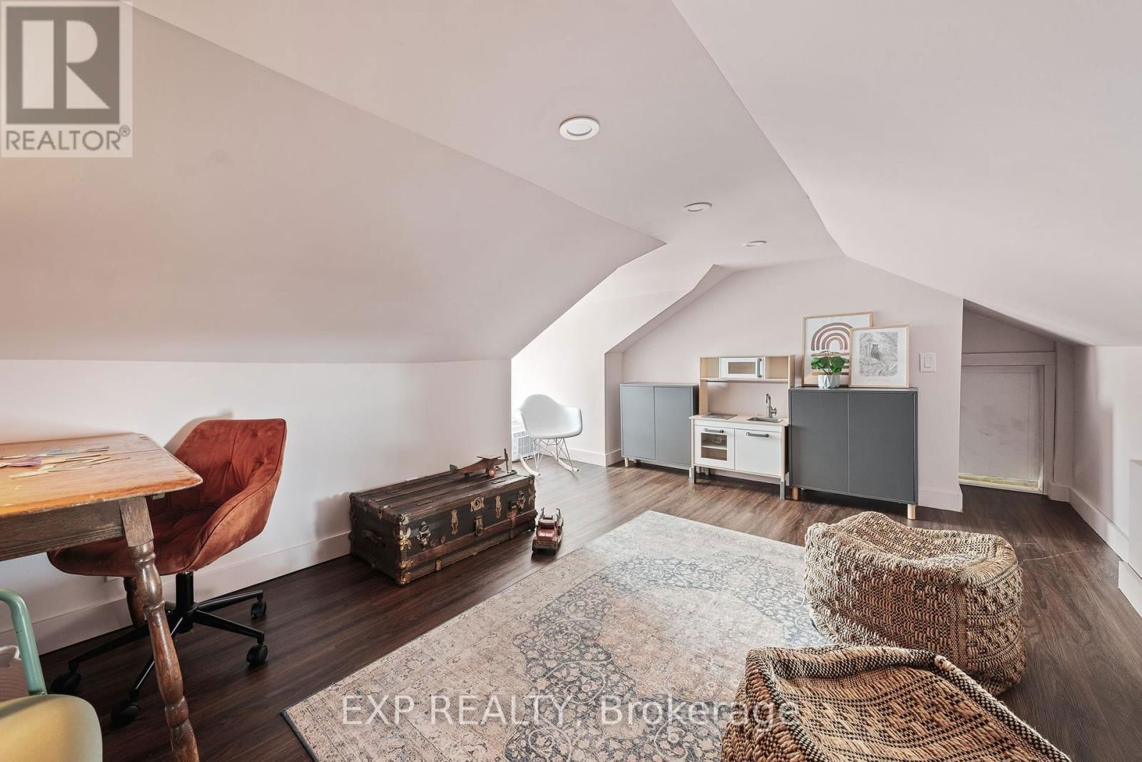 985 MELVILLE ROAD Image 36