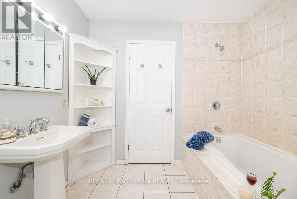 42165 COMBERMERE ROAD Image 30