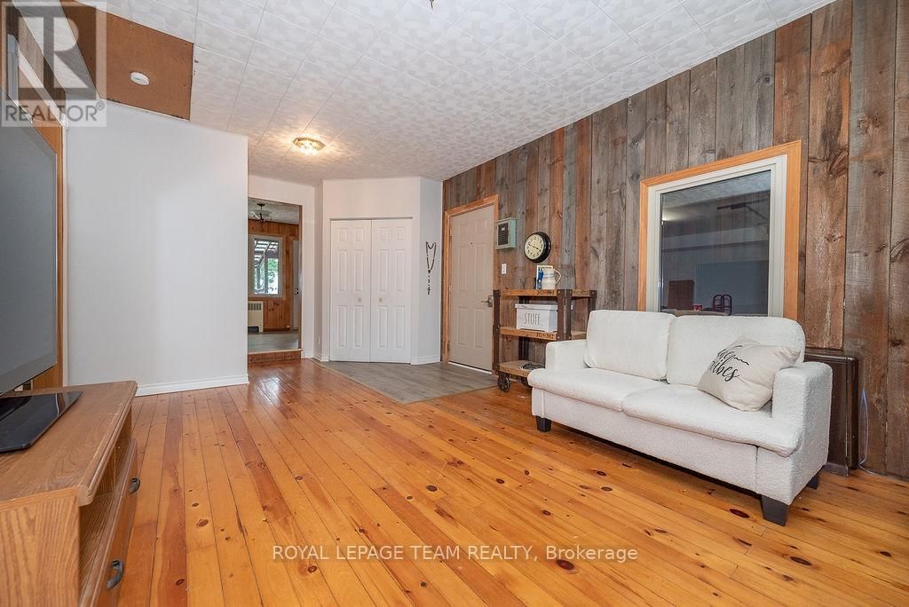 42165 COMBERMERE ROAD Image 4