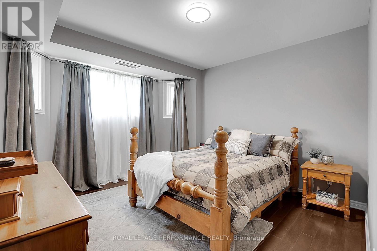 2 - 40 PRESTIGE CIRCLE Image 13
