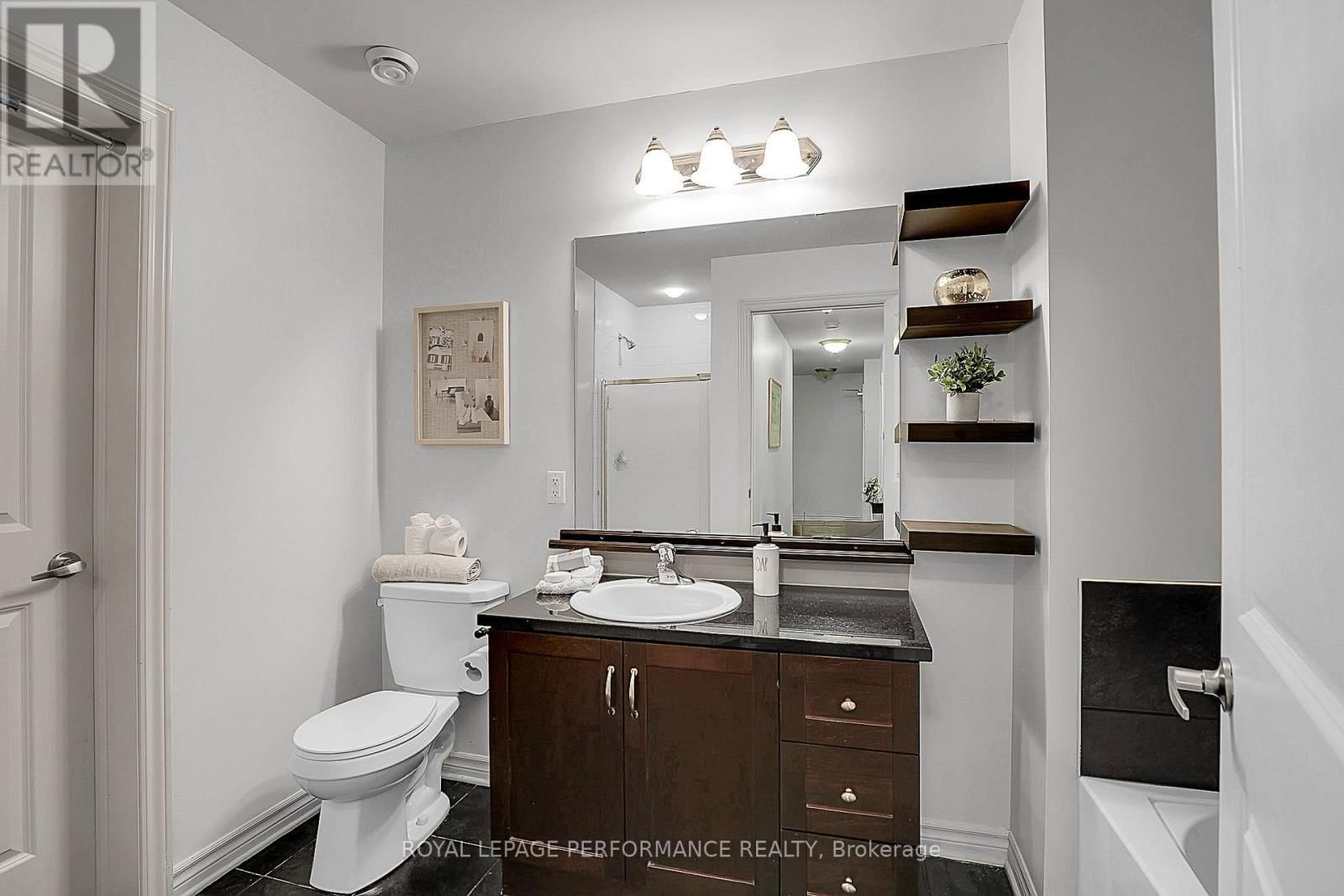 2 - 40 PRESTIGE CIRCLE Image 15