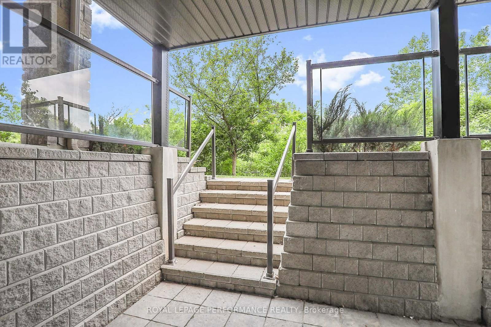 2 - 40 PRESTIGE CIRCLE Image 16