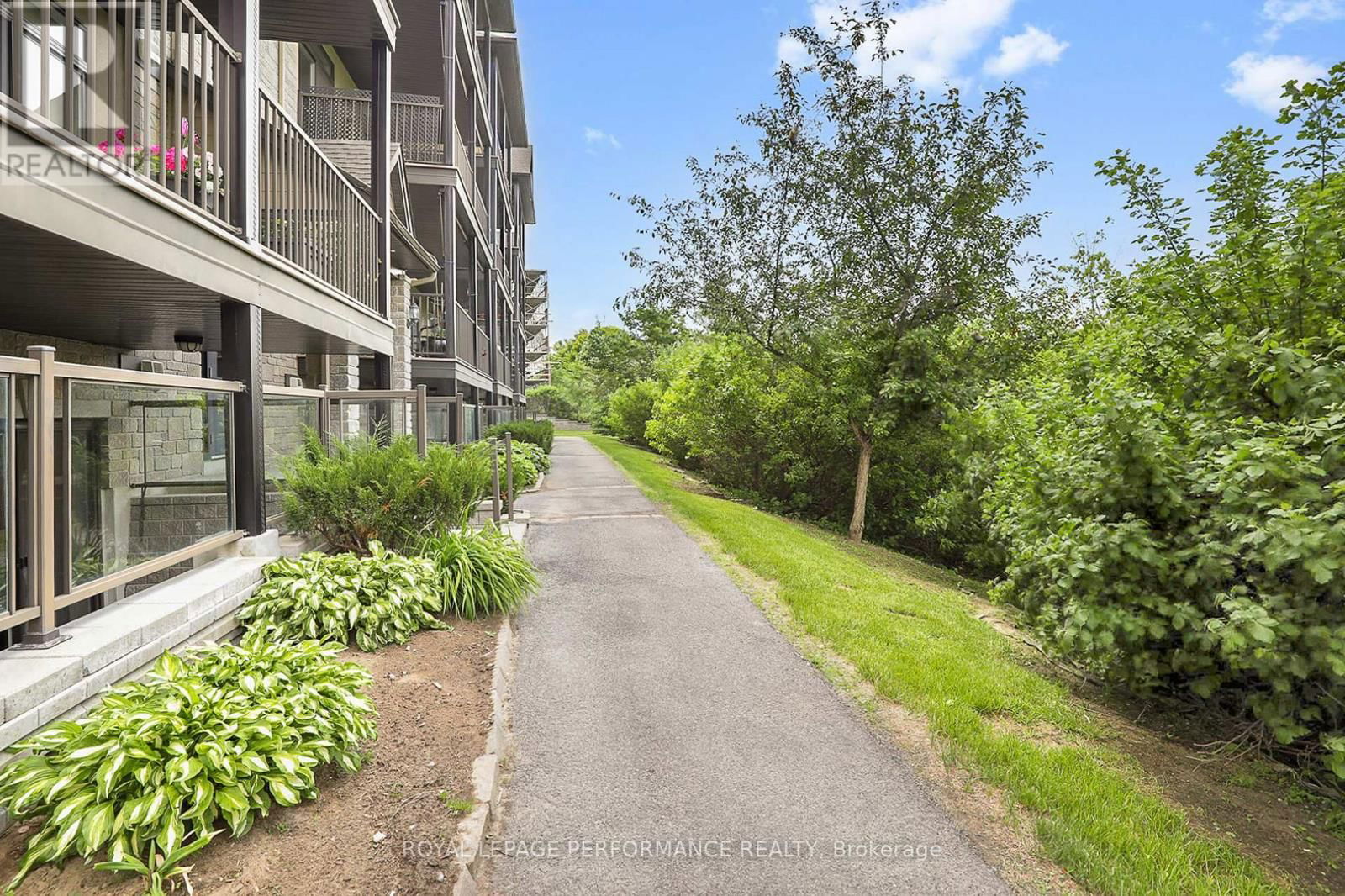 2 - 40 PRESTIGE CIRCLE Image 18
