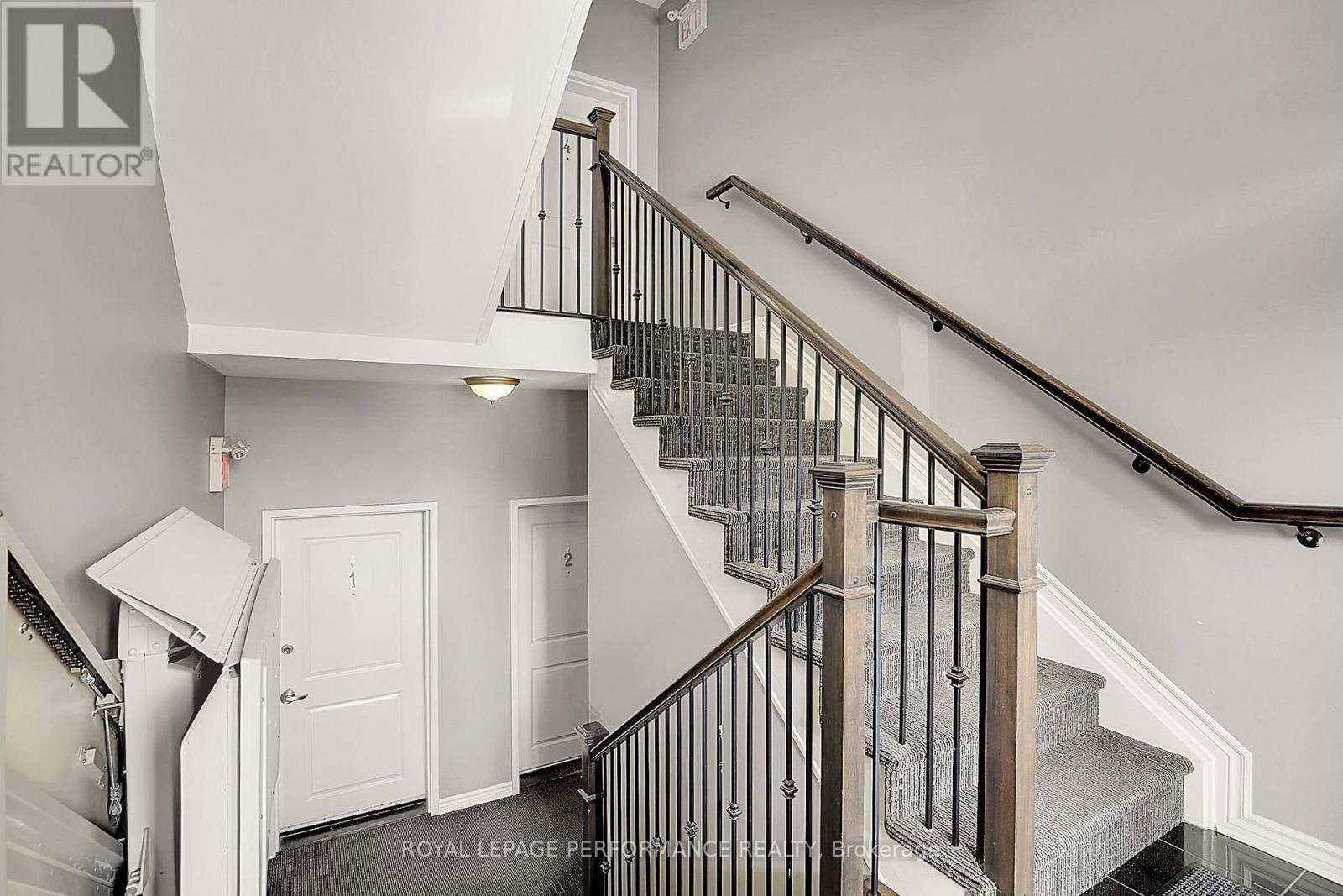 2 - 40 PRESTIGE CIRCLE Image 3
