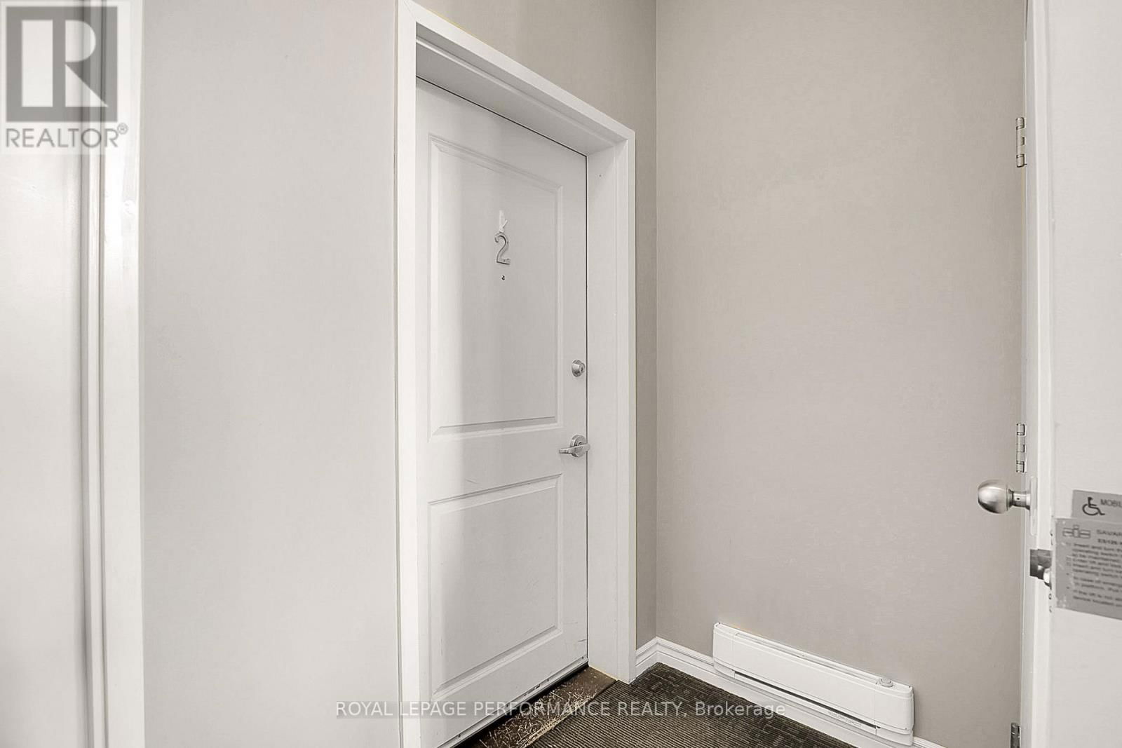 2 - 40 PRESTIGE CIRCLE Image 4