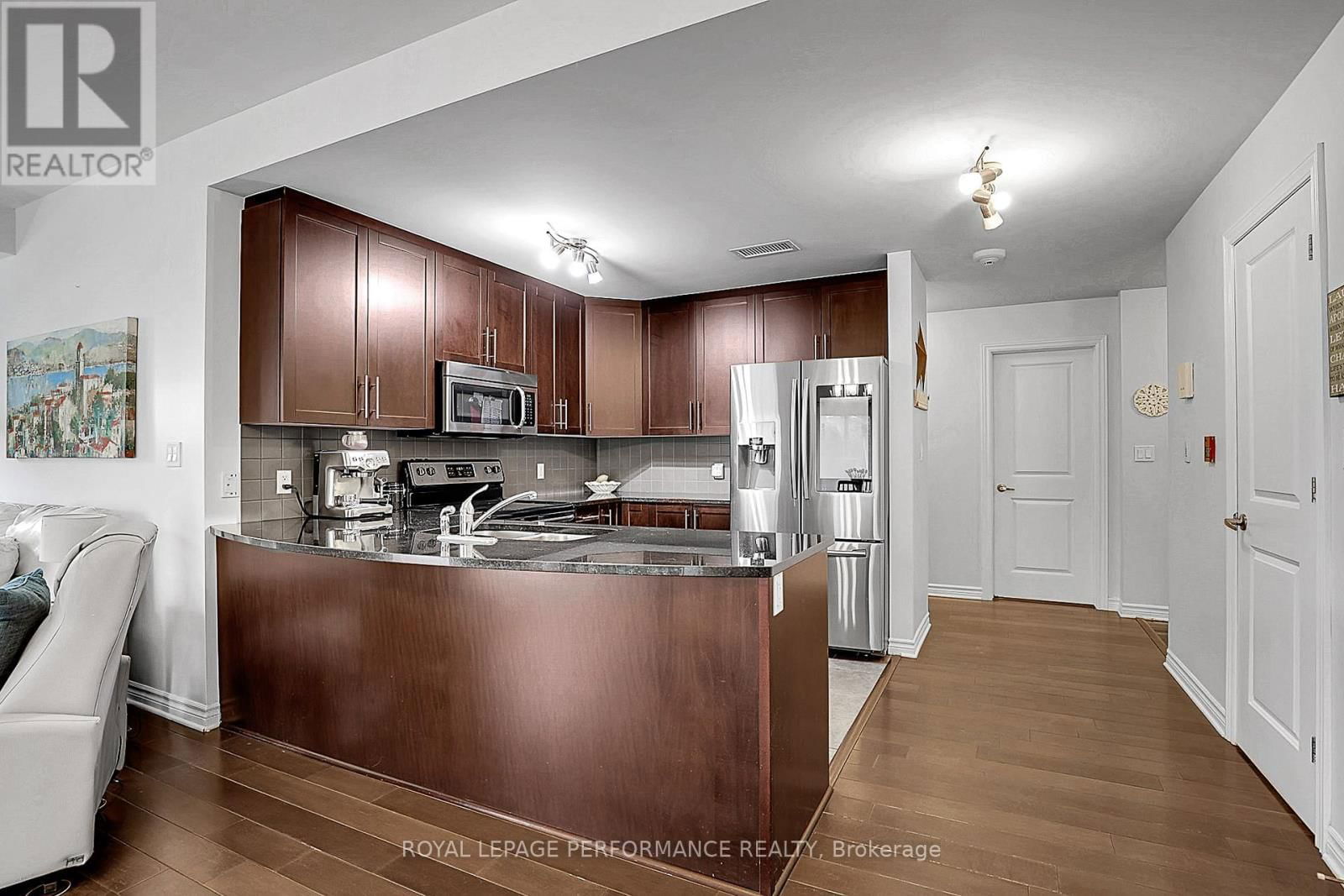 2 - 40 PRESTIGE CIRCLE Image 5