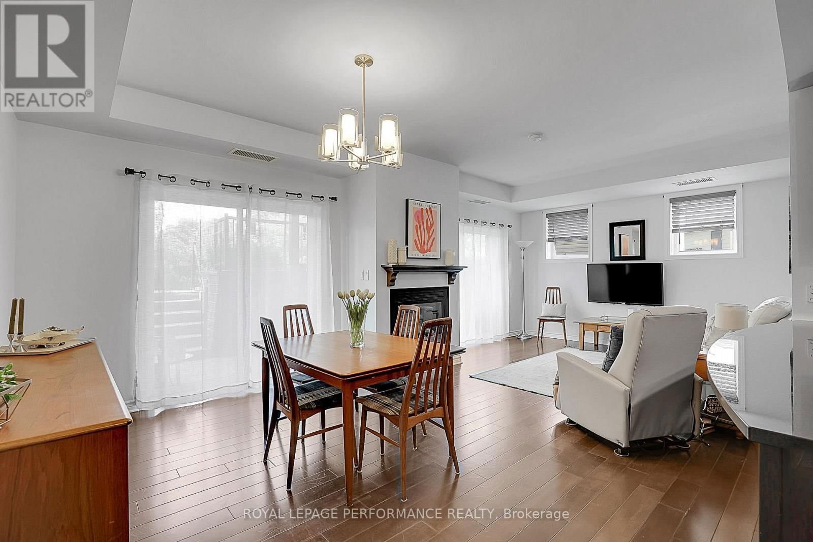 2 - 40 PRESTIGE CIRCLE Image 6