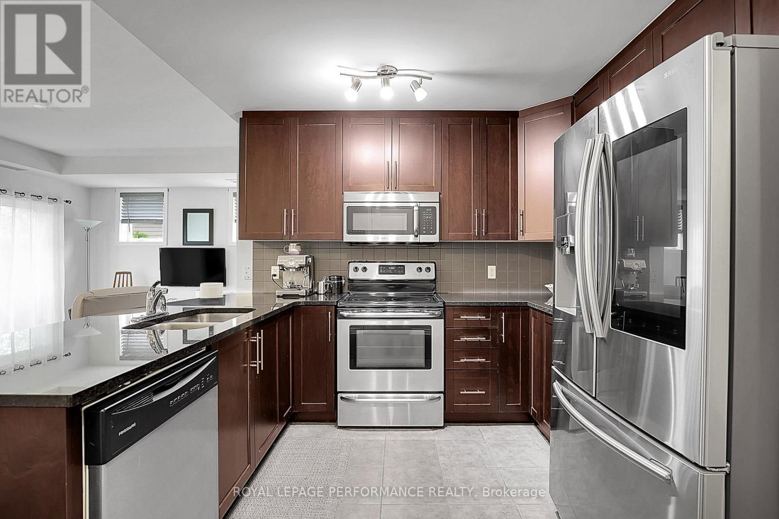 2 - 40 PRESTIGE CIRCLE Image 7
