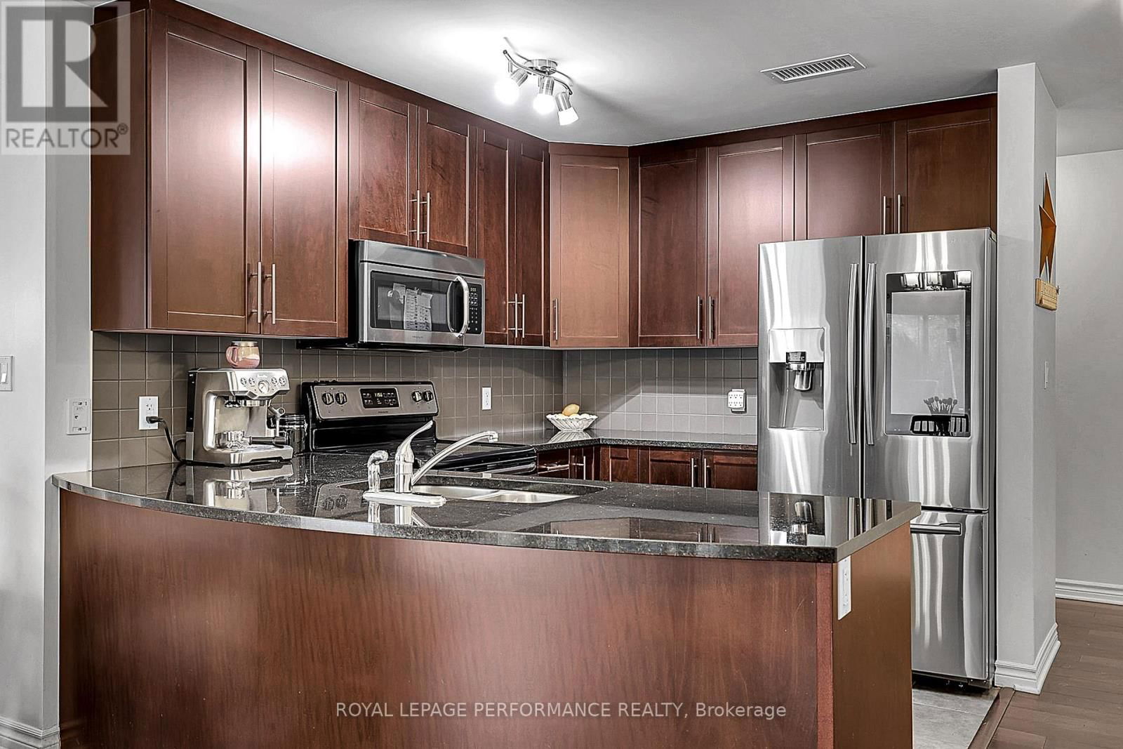 2 - 40 PRESTIGE CIRCLE Image 8