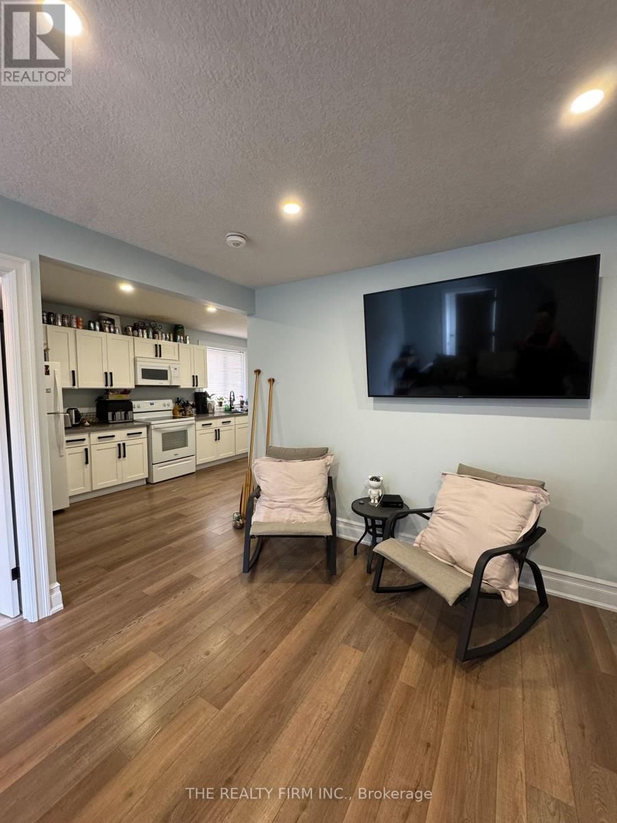 UPPER - 515 BURBROOK PLACE Image 7