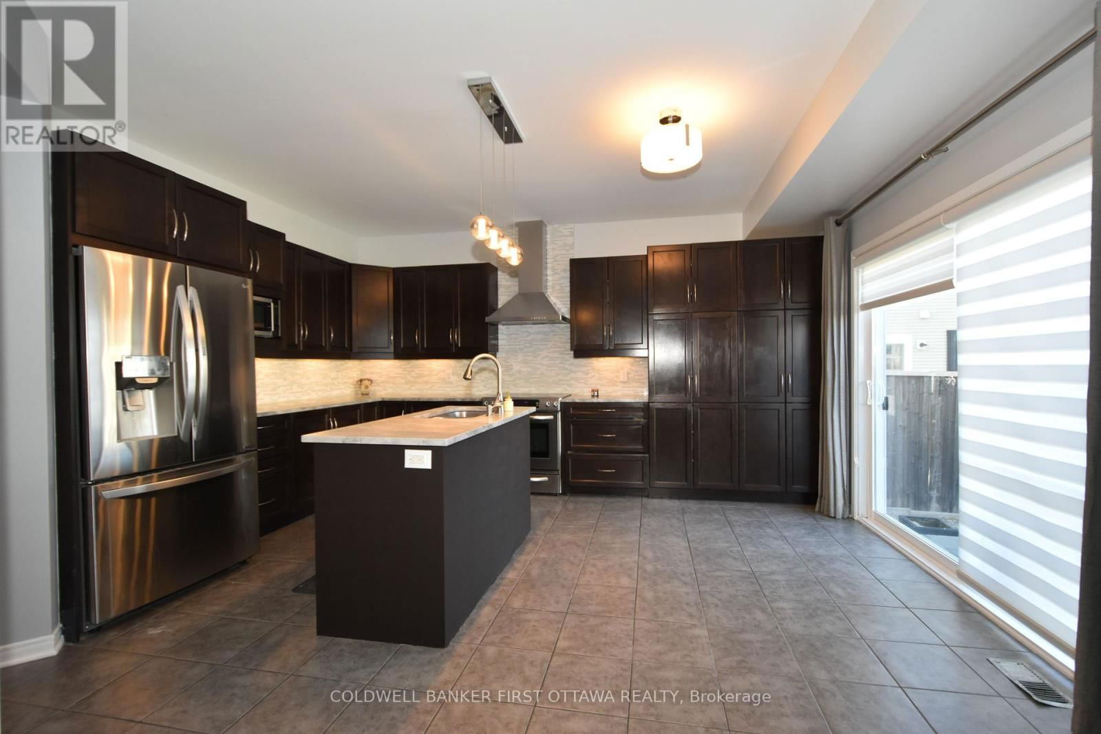 413 BLACKLEAF DRIVE Image 12