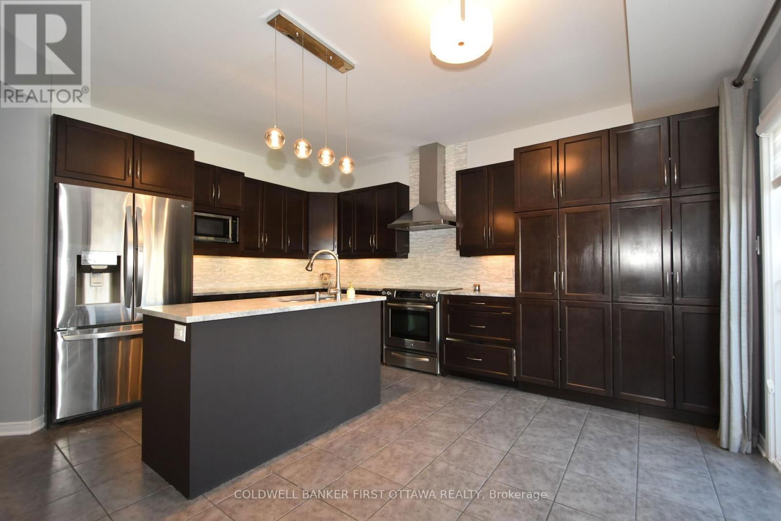 413 BLACKLEAF DRIVE Image 13