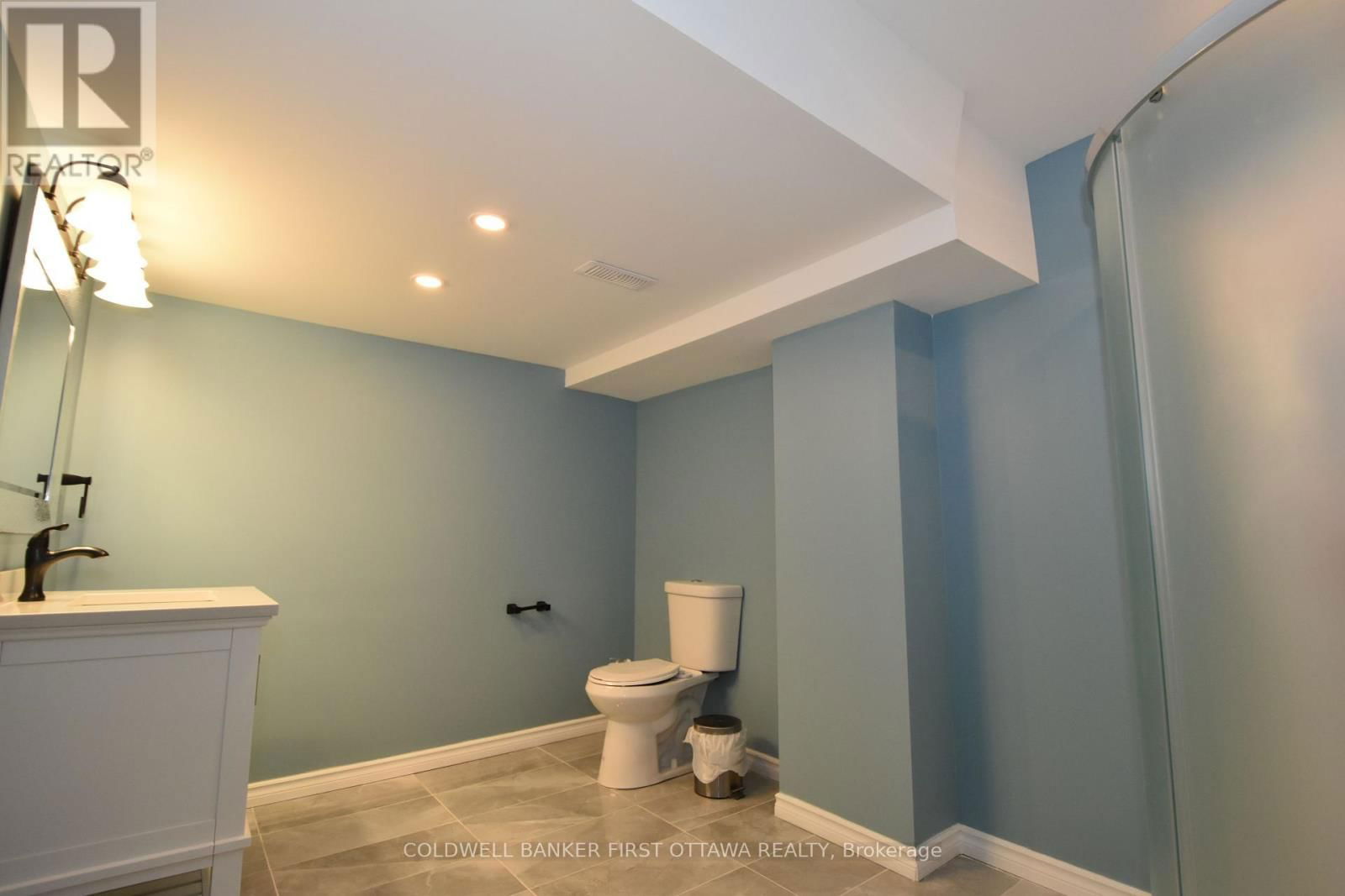 413 BLACKLEAF DRIVE Image 32