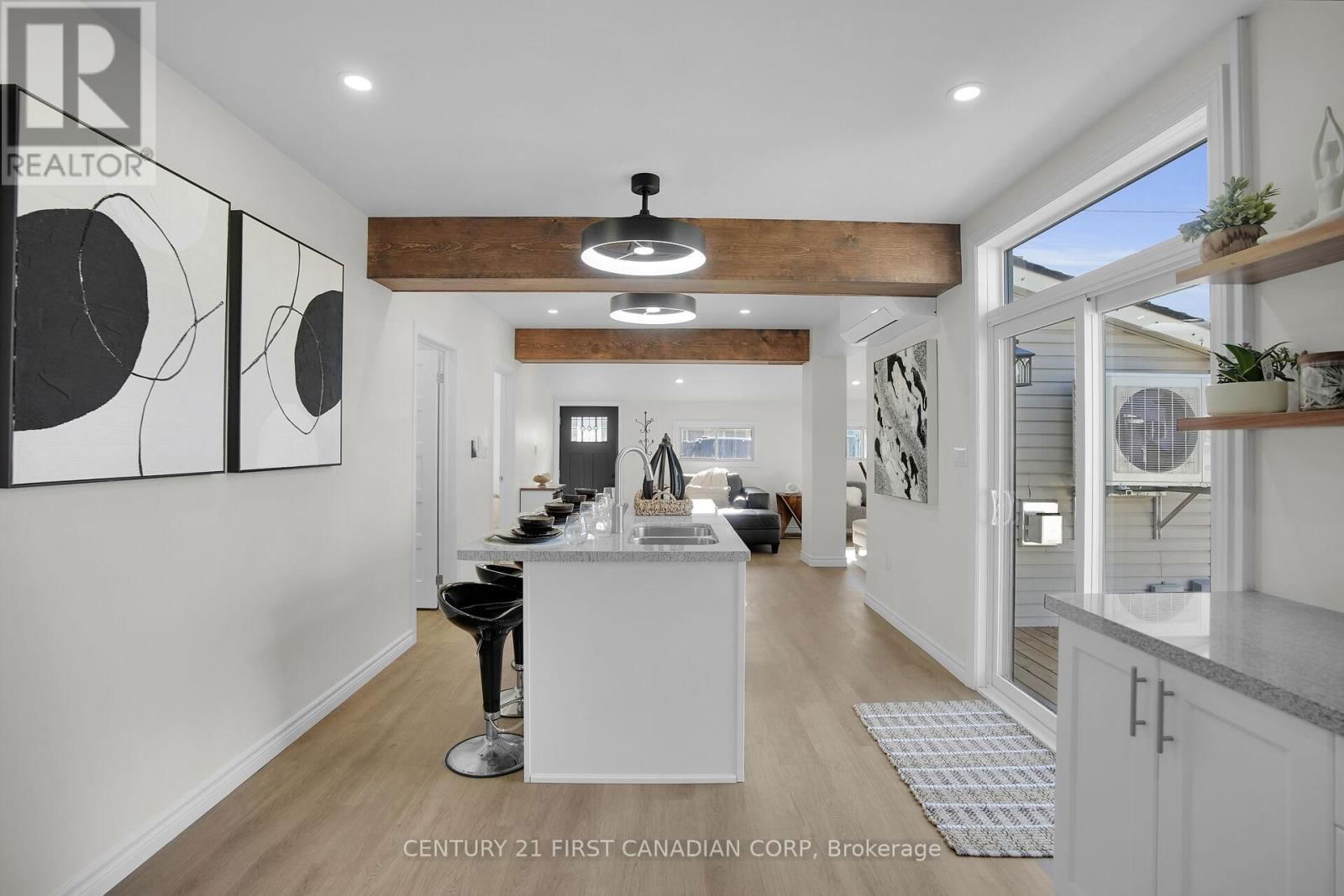 134 MAUD STREET Image 12
