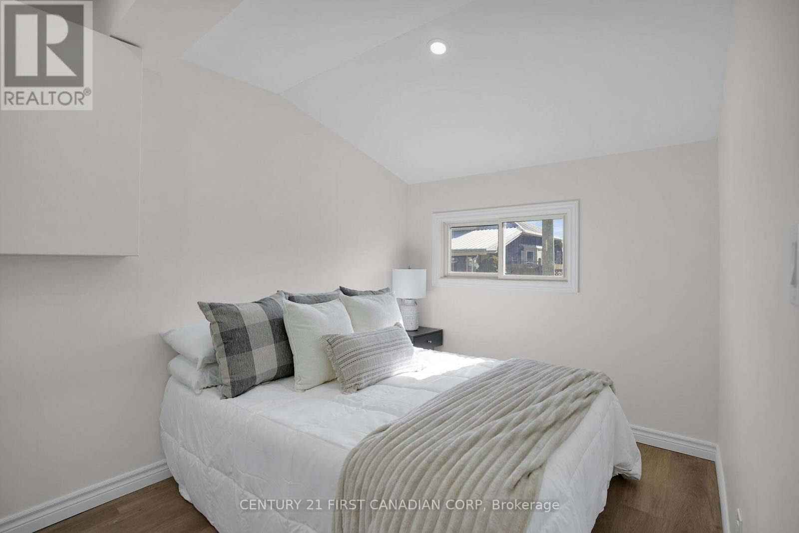 134 MAUD STREET Image 14